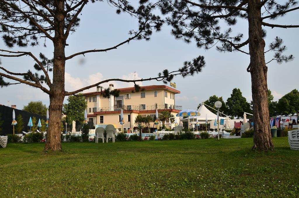 Hotel Sporting Casarsa della Delizia Luaran gambar